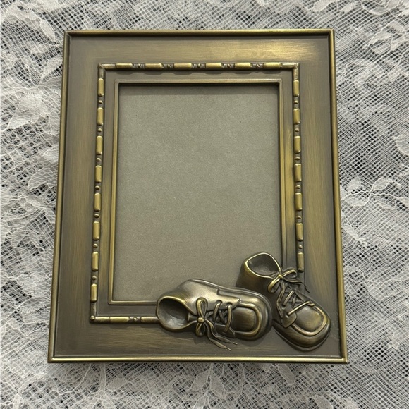 Vintage Elegant Bronze Photo Picture Frame with Baby Shoes MCM 80’s 90’s Nursery - Picture 4 of 8